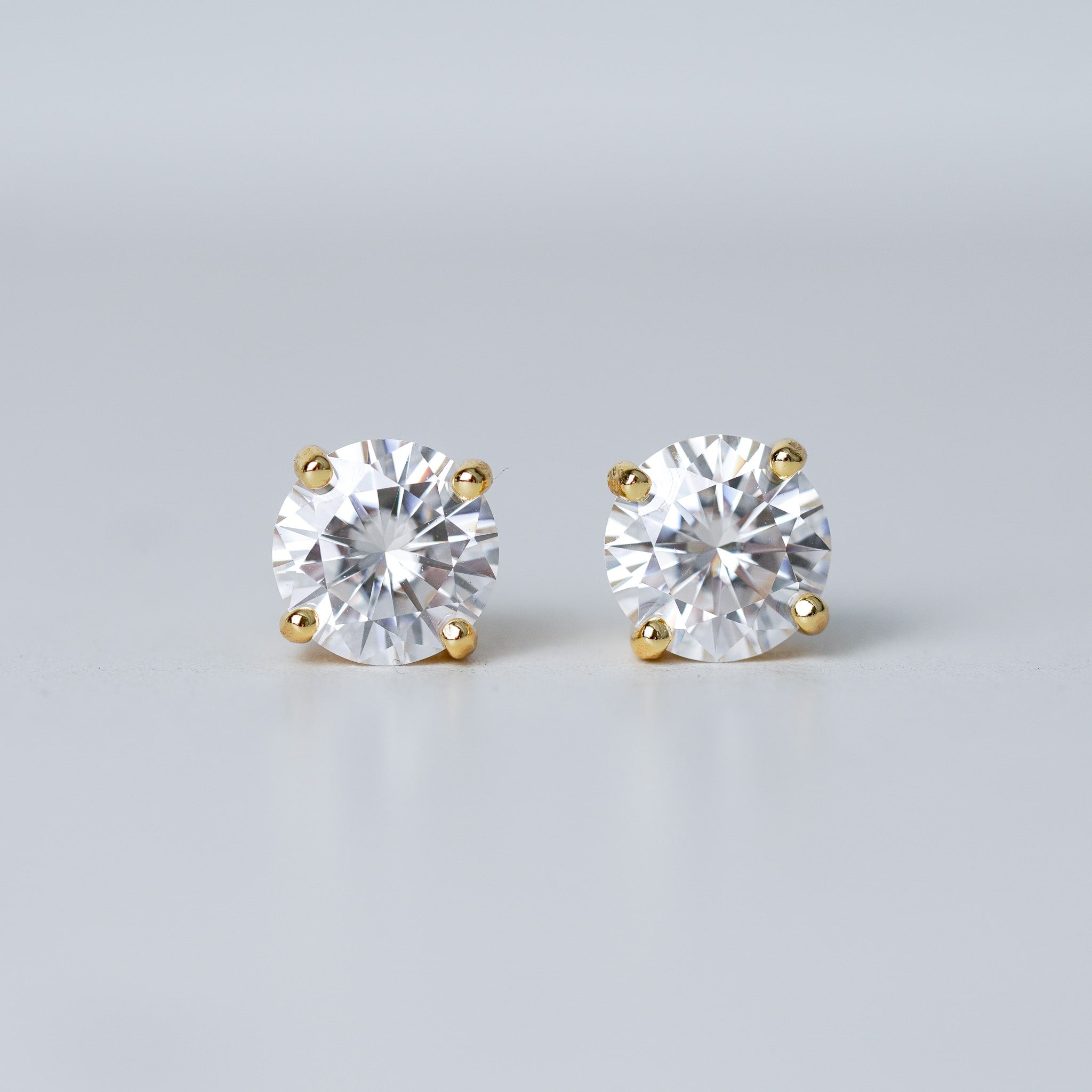 Round Solitaire Stud Earrings